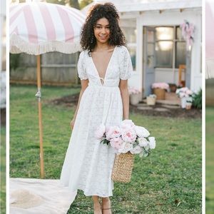 Lace Midi Dress with Open Back Size M